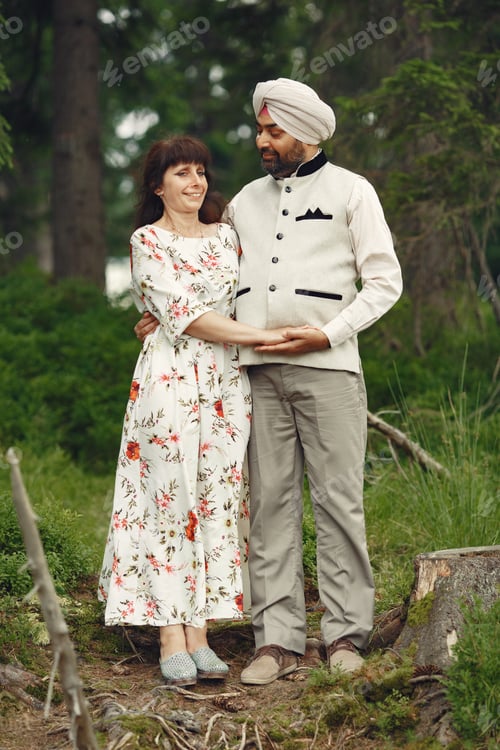 Preview: Portrait of Indian sikh man in turban with wife