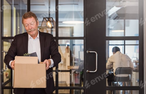 Preview: Senior old business man worker taking his office supplies in the box