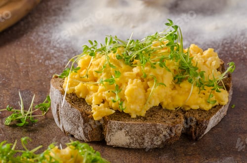 Preview: Scrambled eggs, wholegrain bread