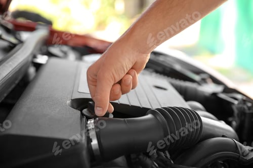 Preview: Mechanic opening engine oil filler cap, closeup