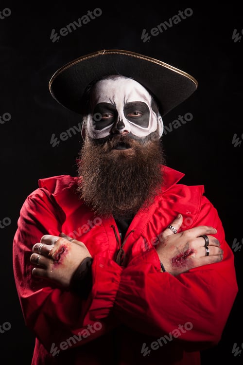 Preview: Spooky bearded man with pirate outfit for halloween