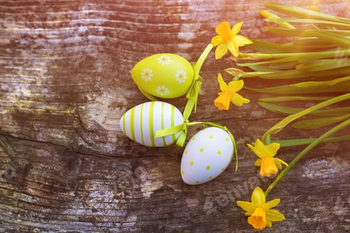 Preview: Easter eggs and flowers