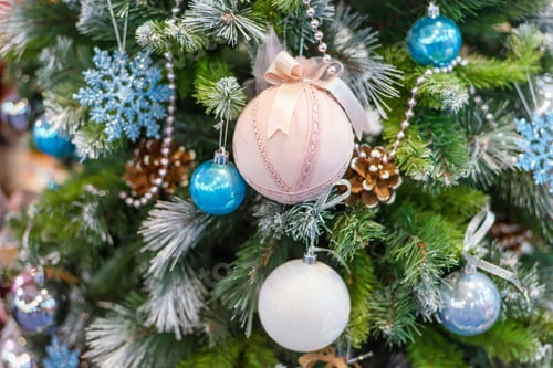 Preview: Christmas tree with colorful ornaments