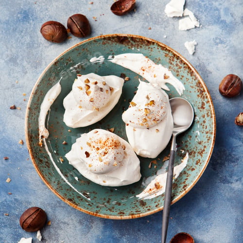 Preview: Meringue pavlova cake with chestnut cream Top view