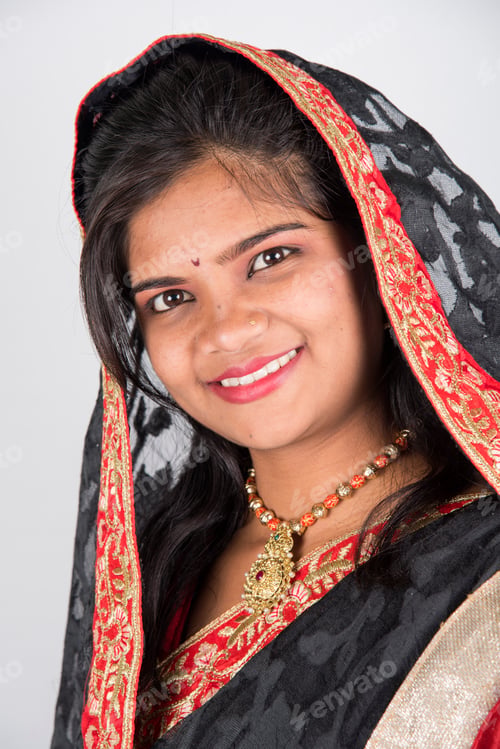 Preview: Beautiful Indian girl in traditional Indian sari.