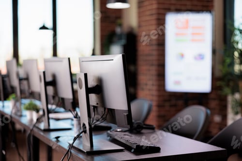 Preview: Nobody in office with multiple monitors at customer service desk