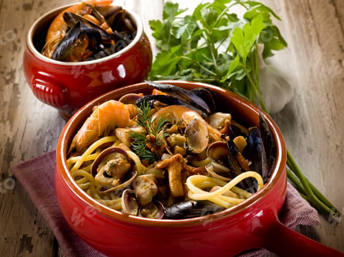 Preview: spaghetti with seafood and mushrooms