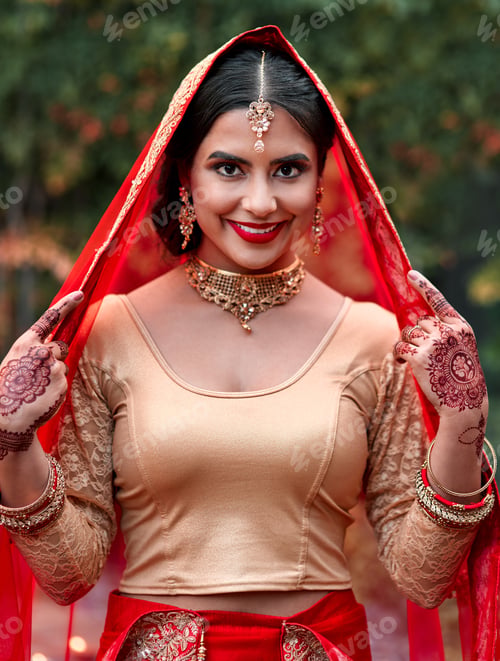 Preview: The bride is looking vibrantly beautiful