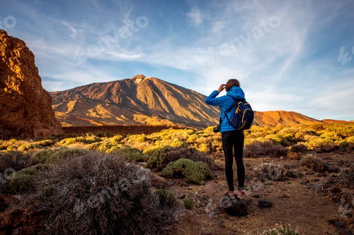 Preview: Female traveler in Teide park