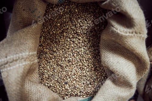 Preview: Burlap sack with roasted arabica coffee beans