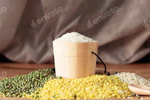 Preview: rice and nuts on table