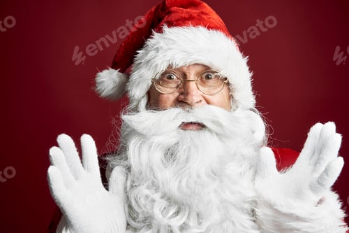 Preview: Close up of Santa Claus with shocked face