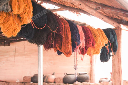 Preview: Color wool hanging from roof