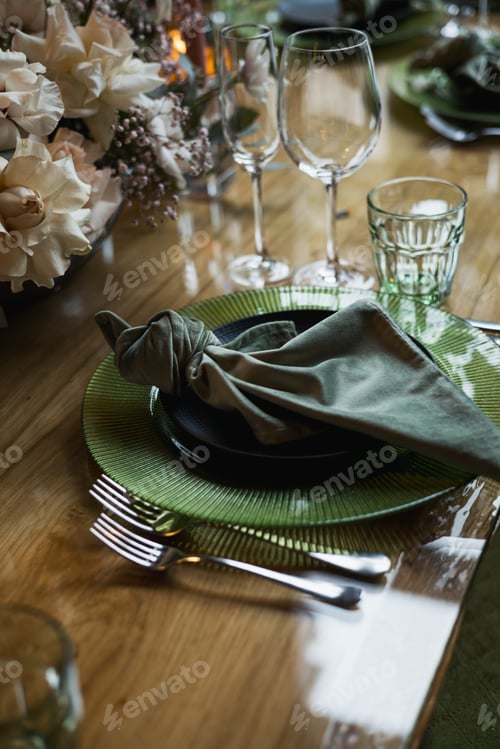 Preview: TAblescapes with beautiful green napkins and green plates