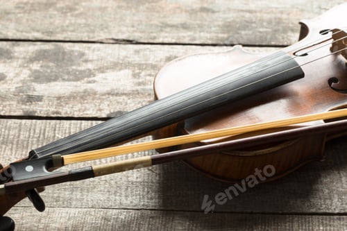Preview: Violin on a wooden textured table