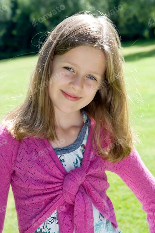 Visualização: Portrait of 9 year old girl