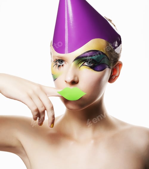 Preview: Funny woman in theatrical hat