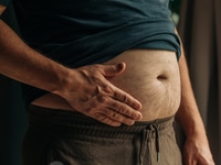 Vorschau: Middle-Aged Man Holding Stomach Close-Up