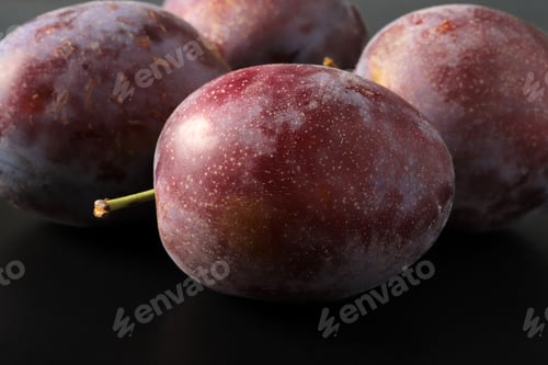 Preview: fresh plums in a black plate