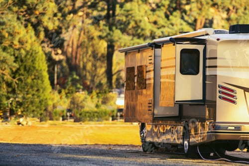 Preview: Camping in Motorhome
