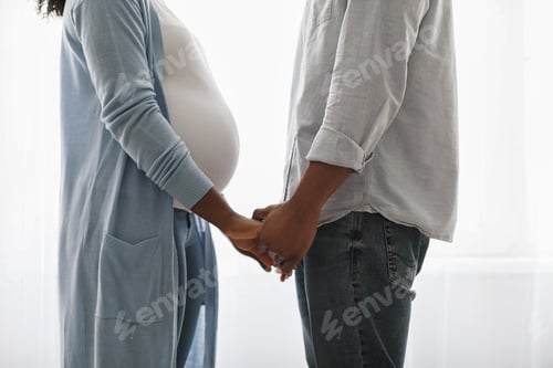 Preview: Cropped of pregnant black couple holding hands