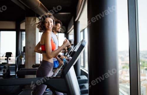 Preview: Picture of people running on treadmill in gym
