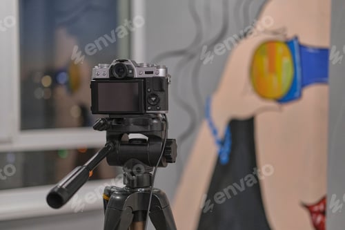 Preview: The camera is on a tripod