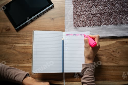 Preview: Person writing a To do list, emphasizing it with a pink marker
