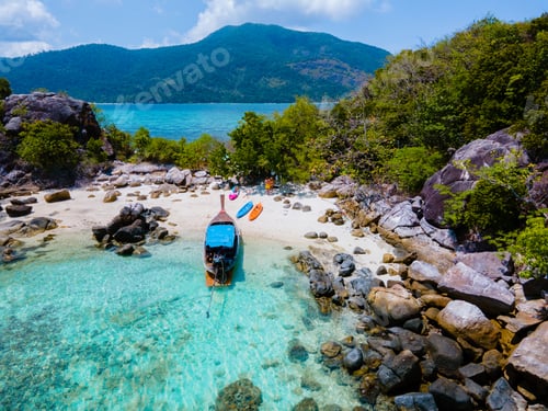 Preview: Kla Island Koh Lipe Thailand a small island of the coast of Ko Lipe with a coral reef