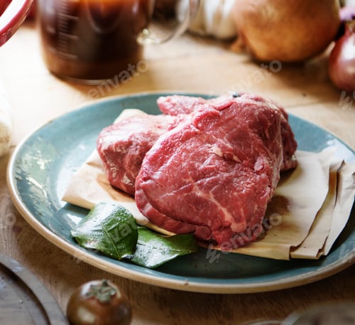 Preview: Raw beef on a plate food photography recipe idea