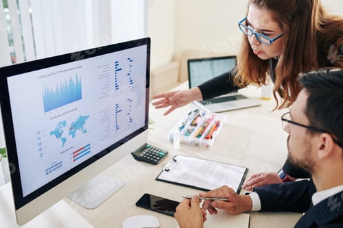 Preview: Business people discussing statistics