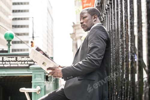 Vista previa: Business taking the subway