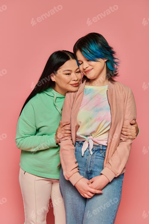 Preview: Harmony in pink: generations unite