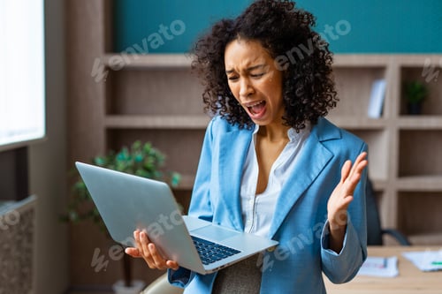 Preview: Beautiful adult businesswoman portrait in the offie