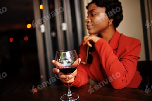 Preview: African american woman in restaurant