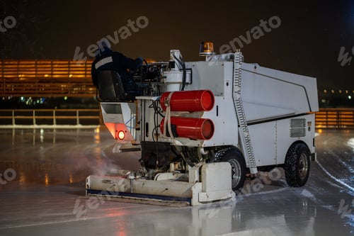 Preview: Ice maintenance machine. , recondition after session