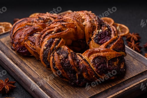 Preview: Delicious fresh baked bun with poppy seeds and berries