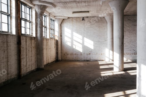 Preview: Columns in abandoned room