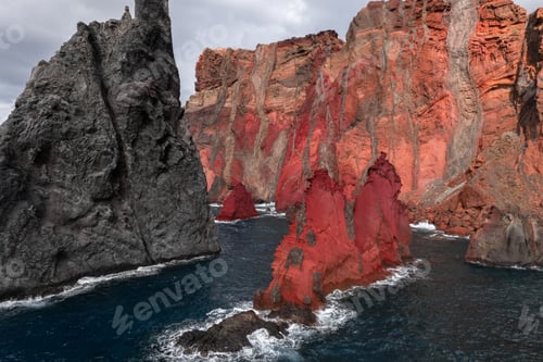 Preview: Scenery of red rocks in sea