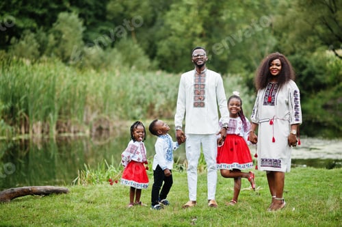 Preview: African family in traditional clothes