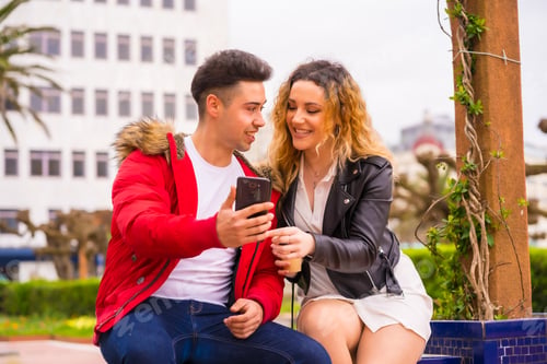 Preview: Lifestyle of a Caucasian couple sightseeing on vacation, in a city park