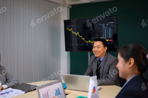 Preview: Employees are meeting at office.