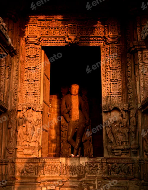 Preview: Vishnu Idol inside Chaturbhuj temple in Khajuraho, India, UNESCO world Heritage site
