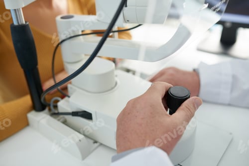 Preview: Optometrist Using Modern Equipment