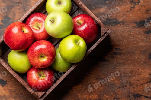 Preview: Red and green garden apples