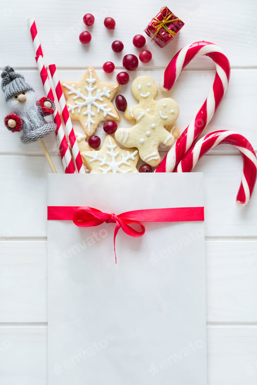 Preview: Christmas bag with gingerbread cookies and other sweets on white wooden background
