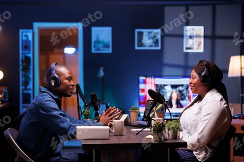 Preview: Happy vloggers record a live podcast