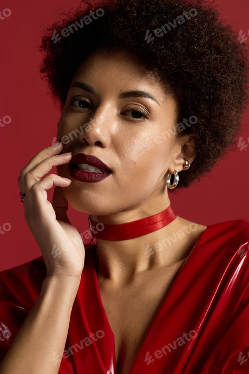 Preview: Youthful elegance shines through in vibrant red attire against a bold backdrop