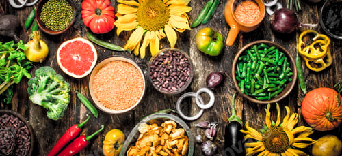 Vista previa: Organic food. A variety of vegetables and fruits.