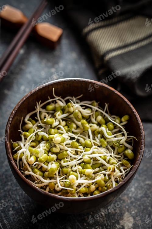 Preview: Sprouted green mung beans. Mung sprouts in bowl.